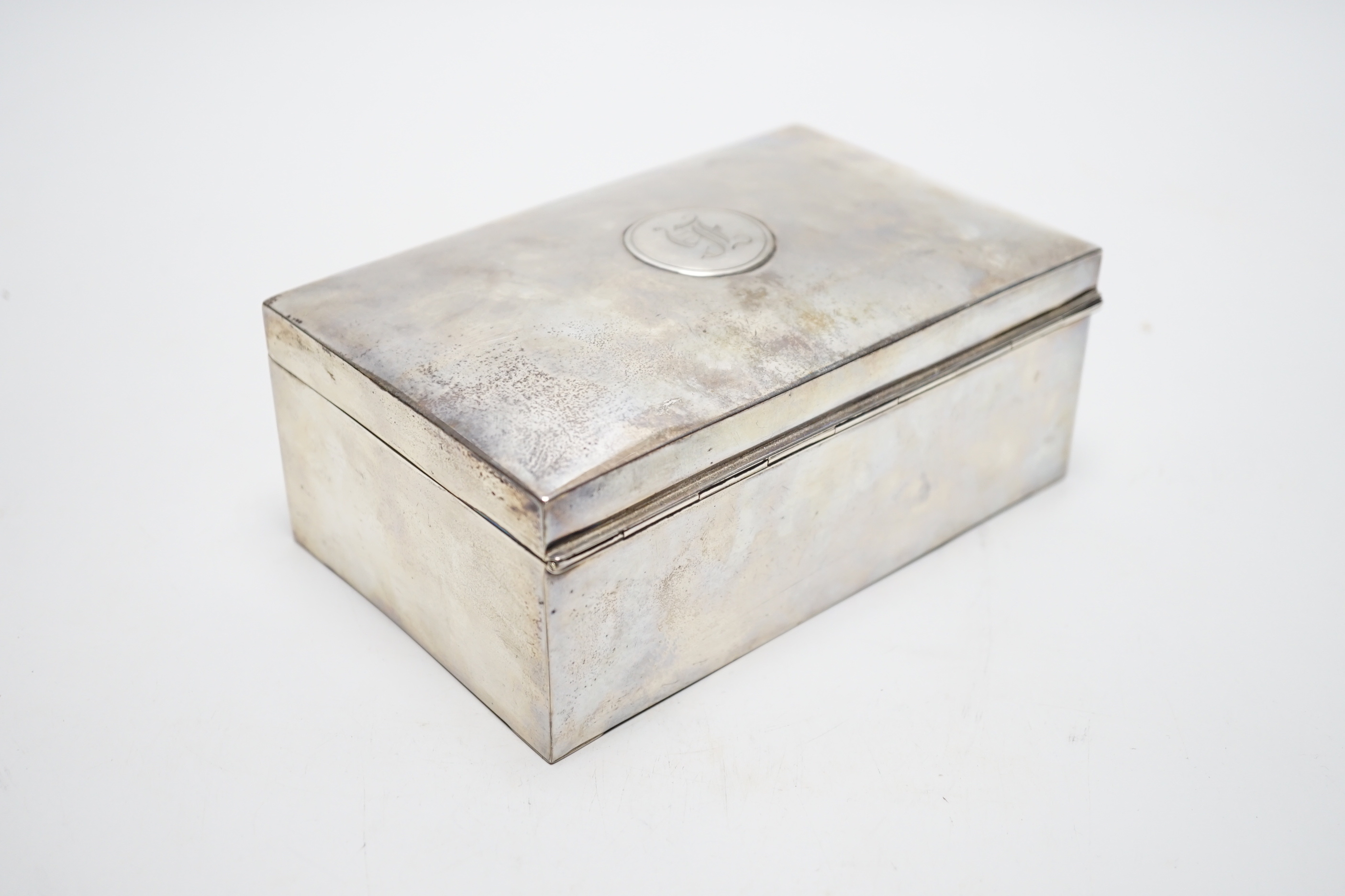 A George V silver mounted rectangular cigarette box, Martin Hall & Co Ltd, Birmingham, 1918, 16.7cm.